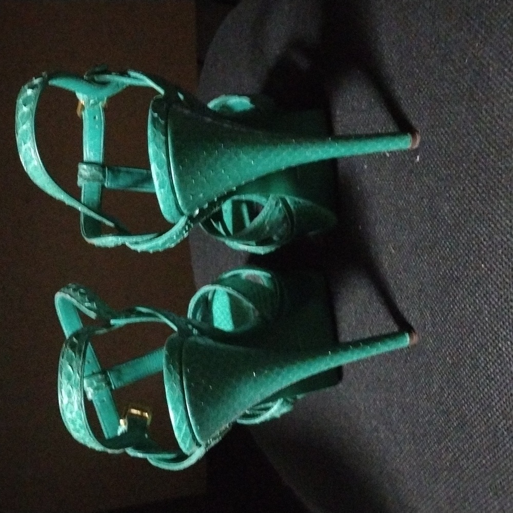 Heels - Picture 3 of 4